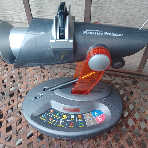 Interactive Planetary Projector - Picture 2 of 8